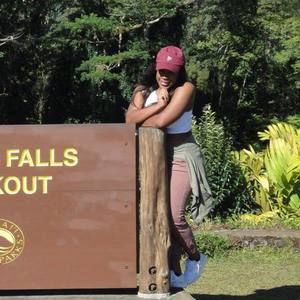 Meet your Posher, Dee